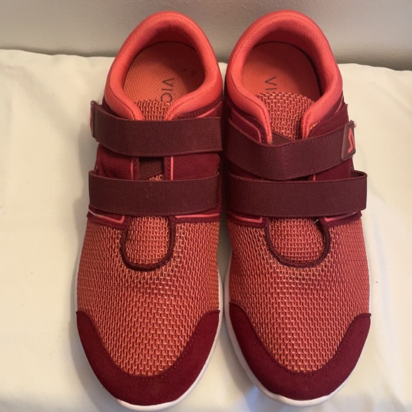 Vionic aimmy red athletic shoe- size 8.5 wide - Picture 2 of 6